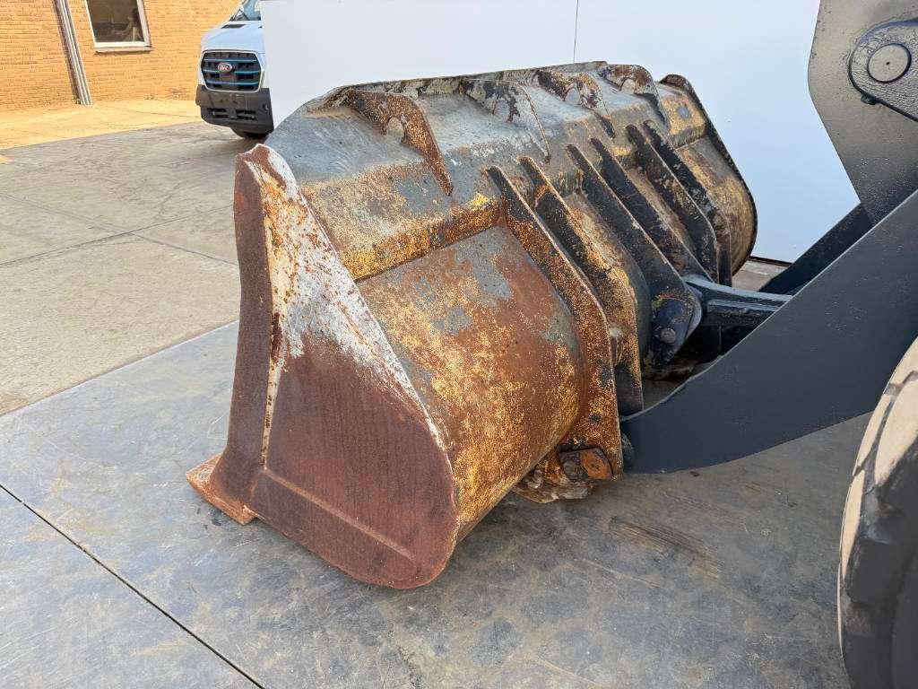 Komatsu WA200PZ-6 - Auto Greasing / Joystick Controls / AC Photo 14