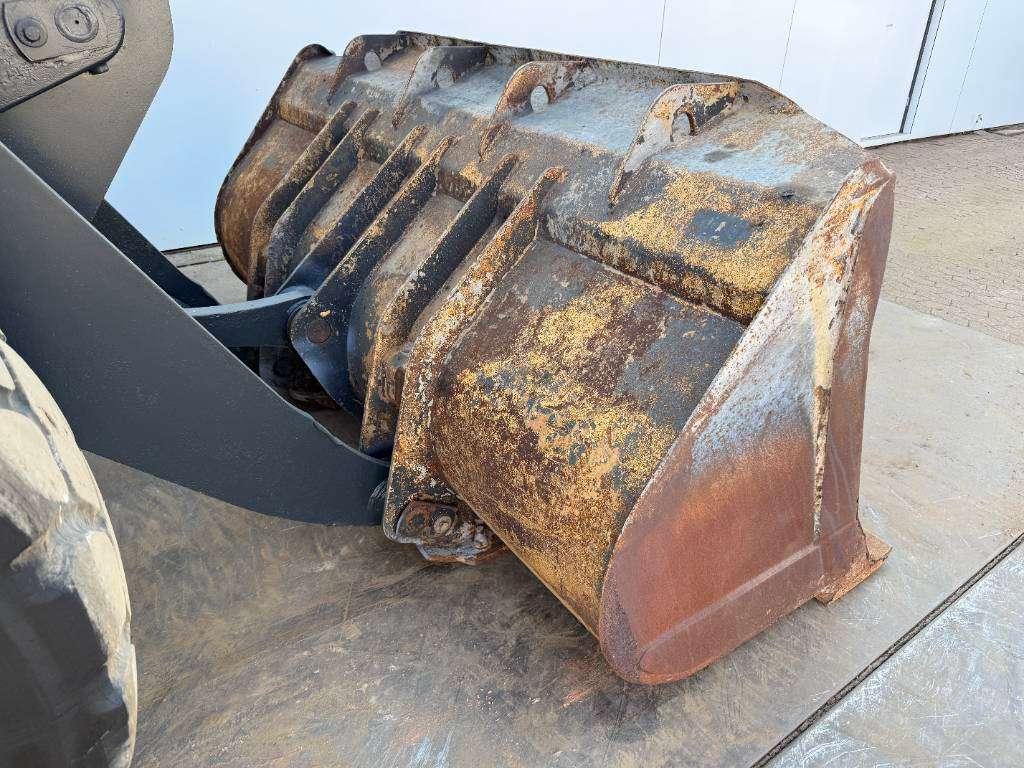 Komatsu WA200PZ-6 - Auto Greasing / Joystick Controls / AC Photo 15