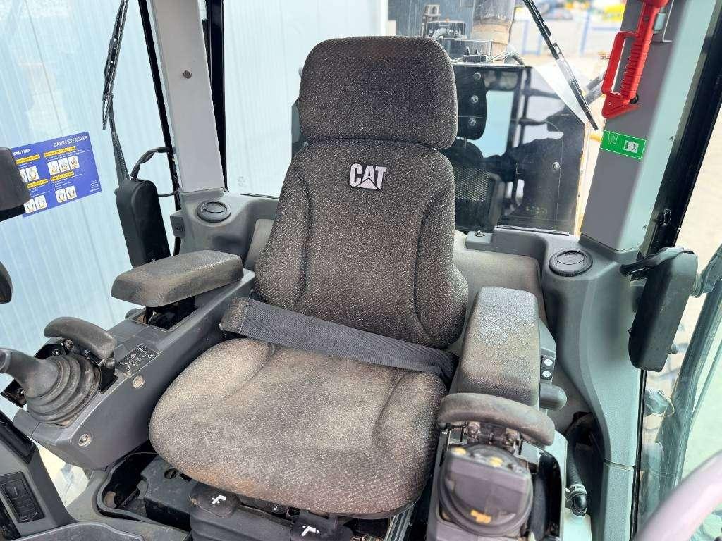 Caterpillar 140M3 Photo 10