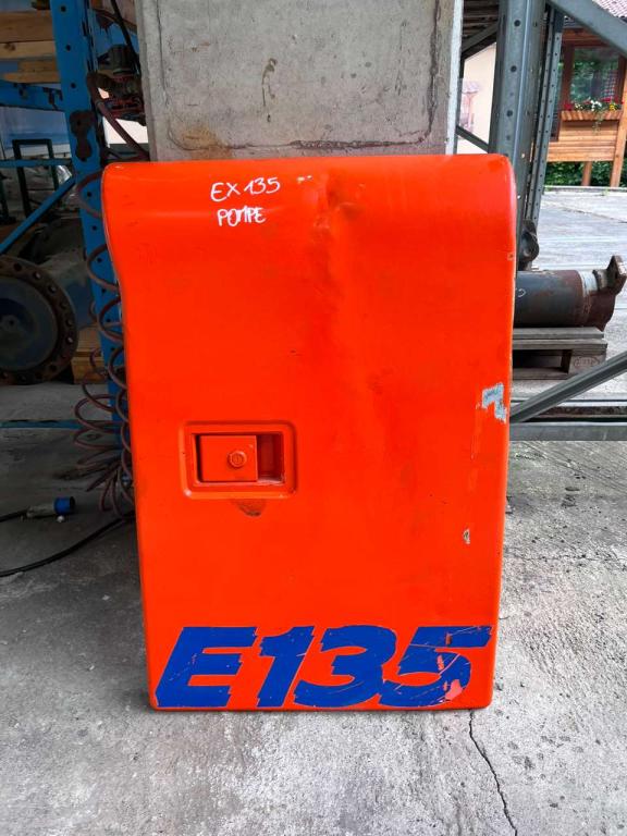 Hood and body panel for Fiat Kobelco E 135 Photo 4