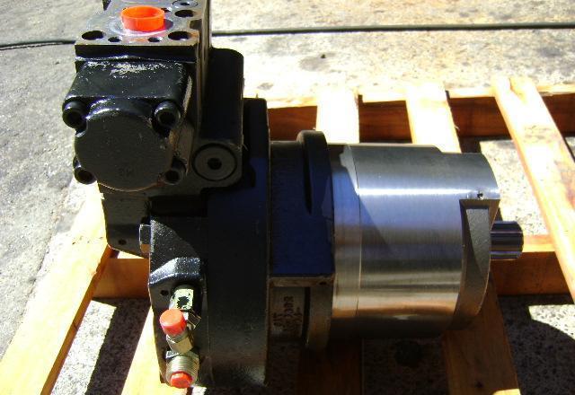Track motor for Caterpillar 345 B / 345 BLME Photo 2