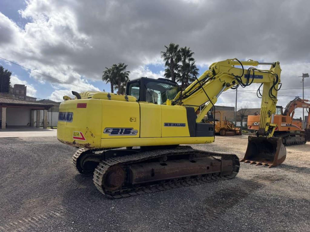 New Holland E215C Photo 3