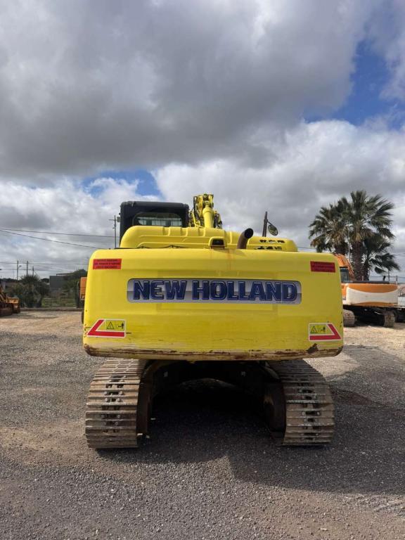 New Holland E215C Photo 4
