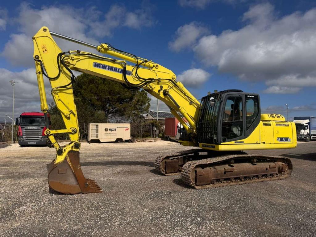 New Holland E215C Photo 5