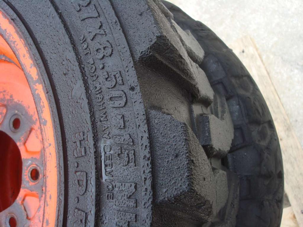 Tire with rim for Misura 27 X8.50-15 NHS AL 50%. Photo 2