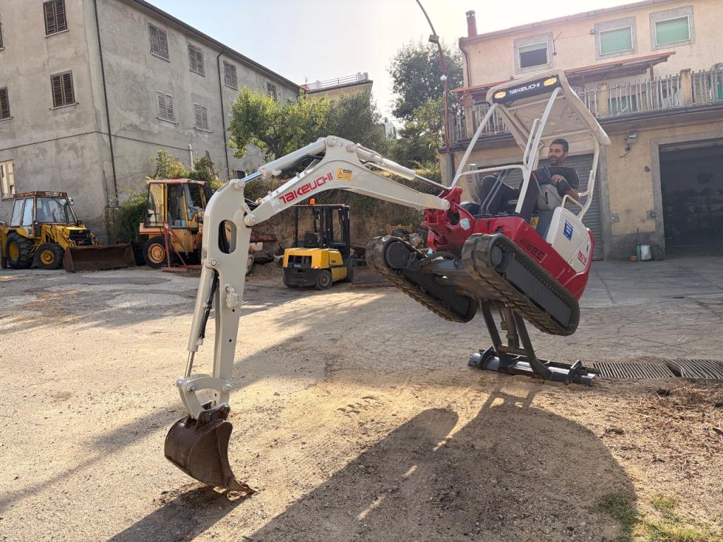 Takeuchi Tb 216 Photo 3