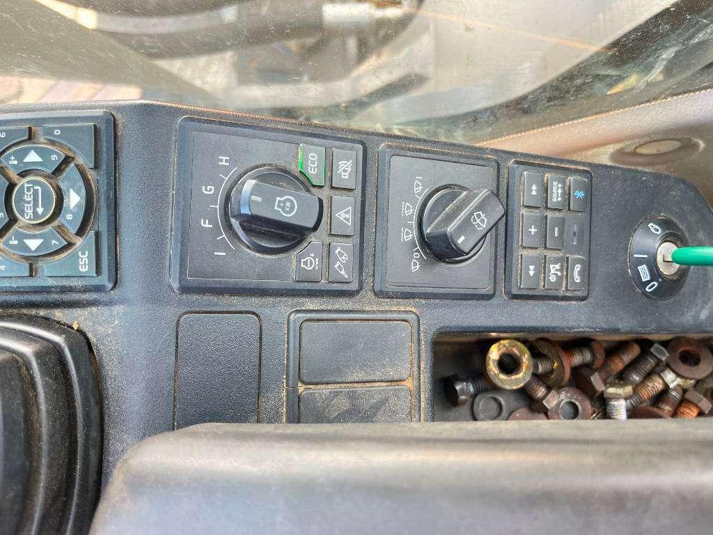 Volvo EC380EL - Automatic Greasing / Quick Coupler Photo 12