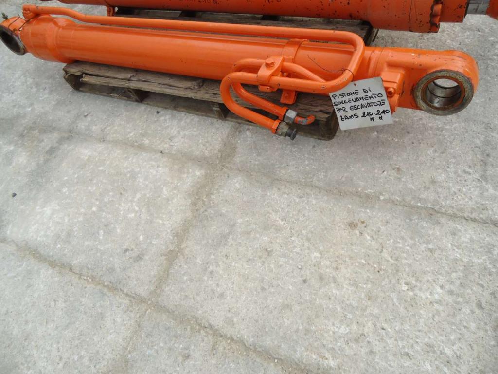 Lifting piston for Hitachi ZAXIS 210N-240N Photo 3