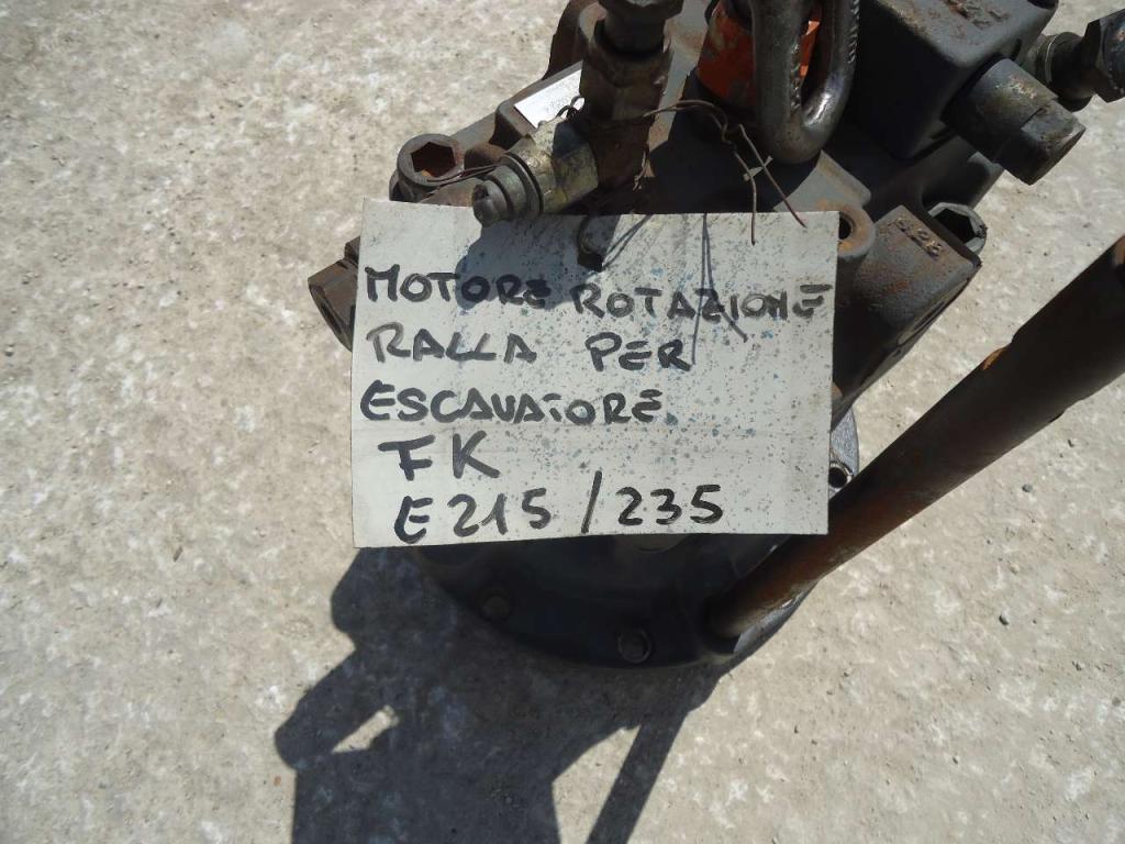 Turntable rotation motor for Fiat Kobelco E215 - 235 Photo 5