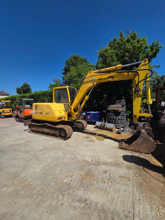 Komatsu PC 75 Photo 1