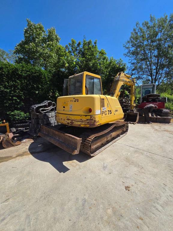 Komatsu PC 75 Photo 3