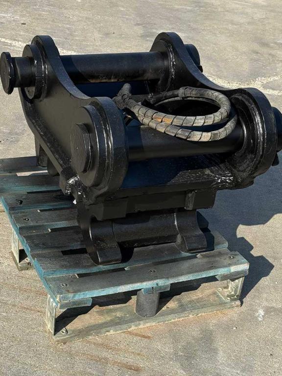 CAMOT Hydraulic quick coupler Photo 3