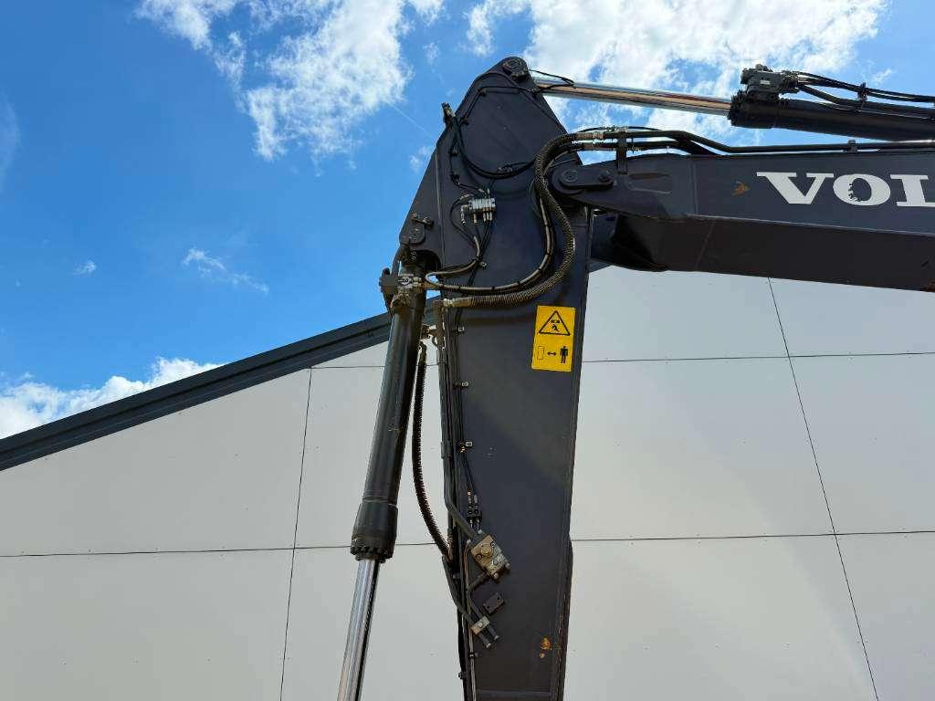 Volvo EC250DL - Hammer Lines / Automatic Greasing Photo 18
