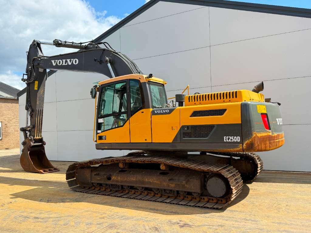 Volvo EC250DL - Hammer Lines / Automatic Greasing Photo 3