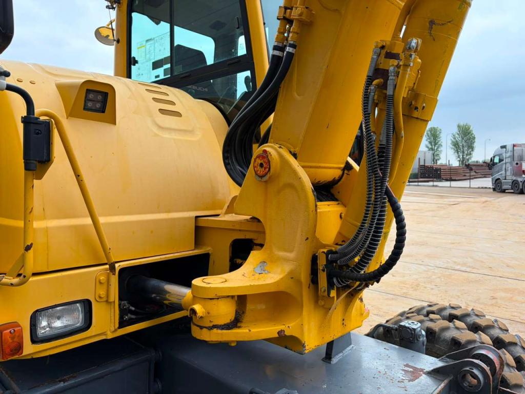 Takeuchi TB295W-1 Photo 18