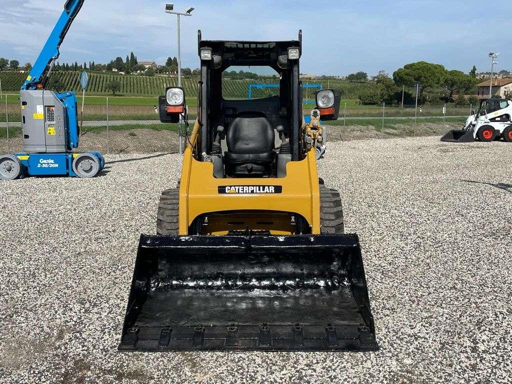 Caterpillar 226B Photo 3