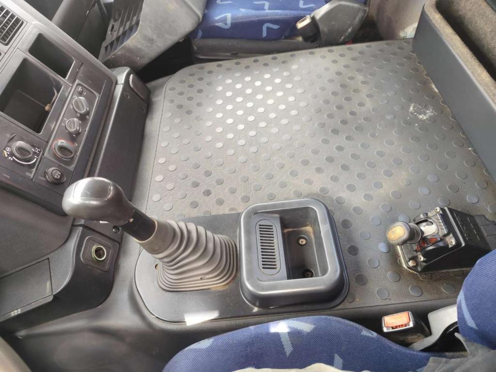 Iveco TRAKKER 190T36 Photo 9