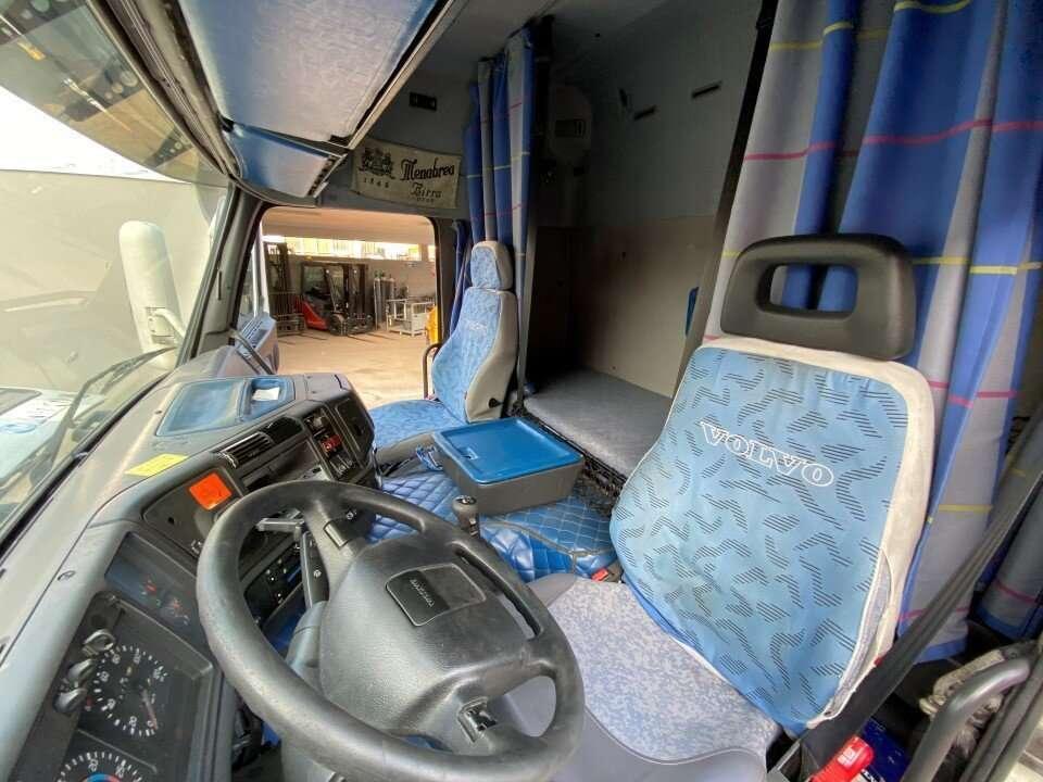 Volvo FM12 Photo 8