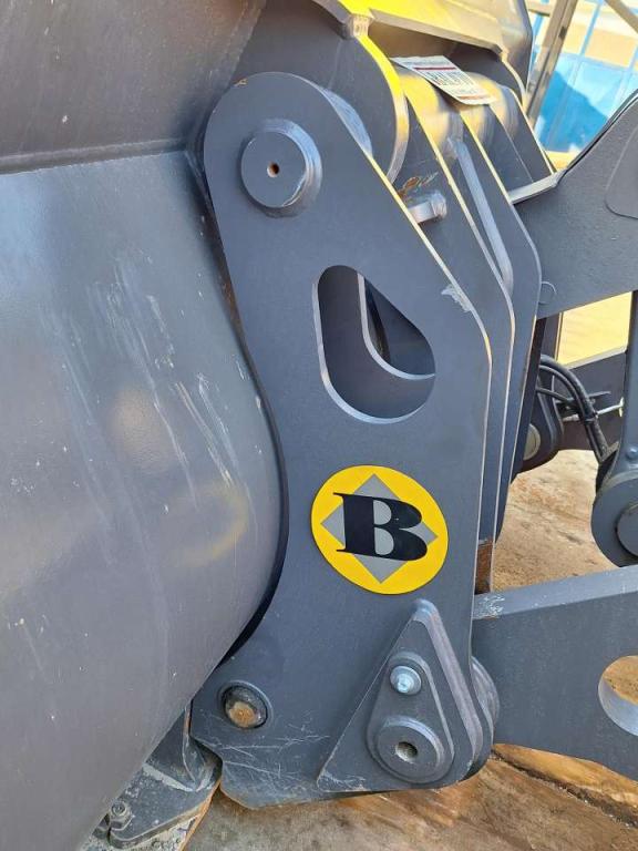 Volvo hydraulic attachment bracket 85347 Photo 1