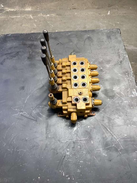 Hydraulic distributor Photo 2