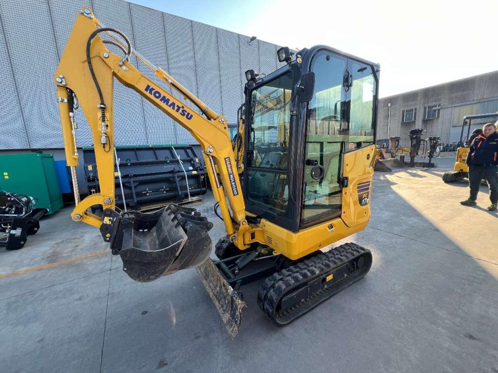 Komatsu PC17R-5 Photo 3