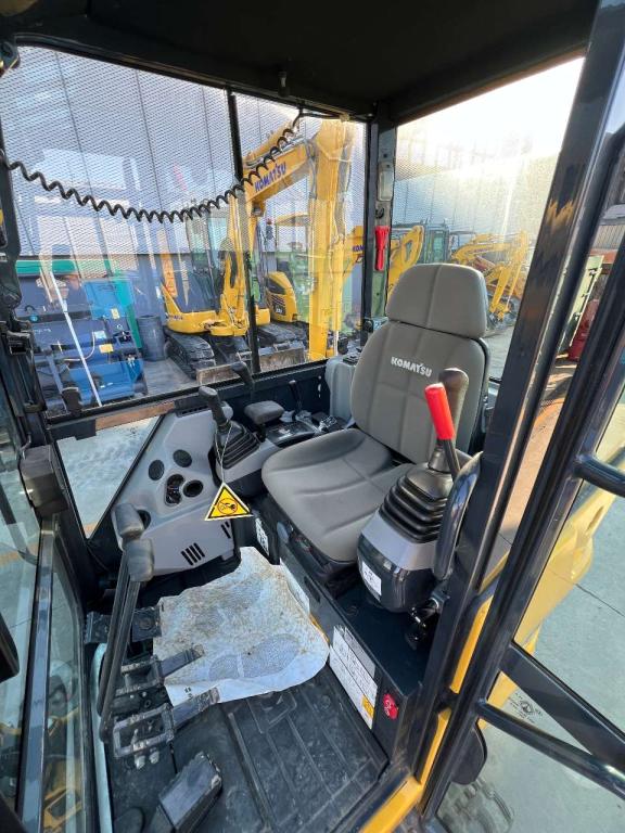 Komatsu PC17R-5 Photo 9