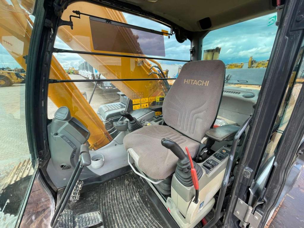 Hitachi ZX350LCN-5 Photo 18
