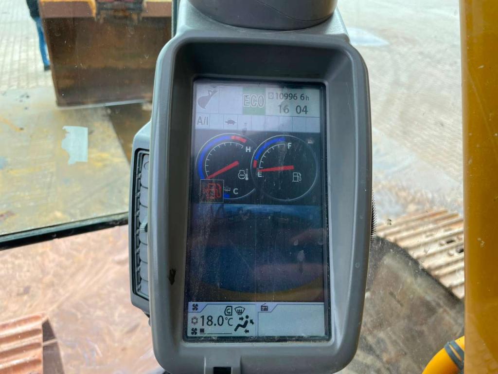 Hitachi ZX350LCN-5 Photo 22