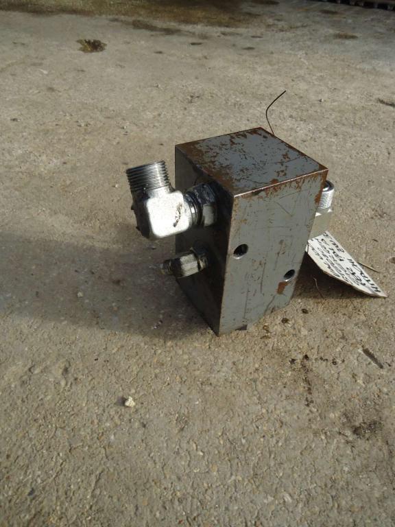 Emergency steering valve for Hitachi ZW310 Photo 2
