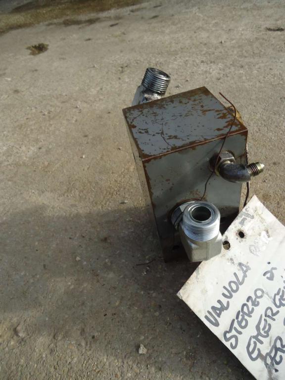 Emergency steering valve for Hitachi ZW310 Photo 3