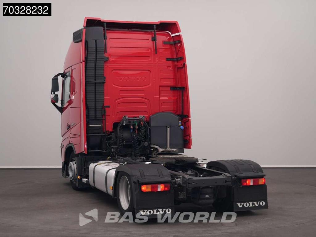Volvo FH 460 4X2 Mega XL 2x Tanks Navi ACC Photo 2