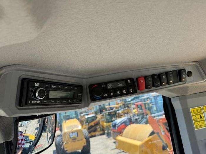 Caterpillar 908 Photo 6