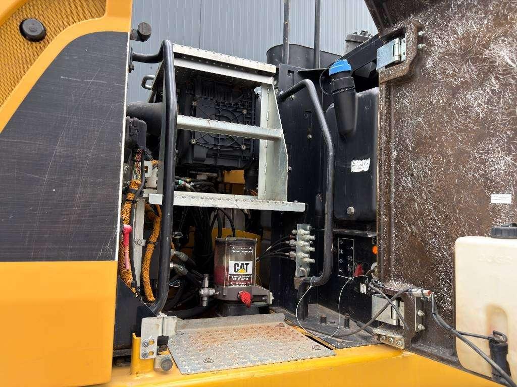 Caterpillar M318F Photo 18