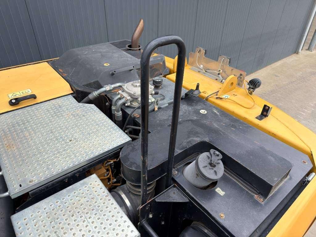 Caterpillar M318F Photo 21