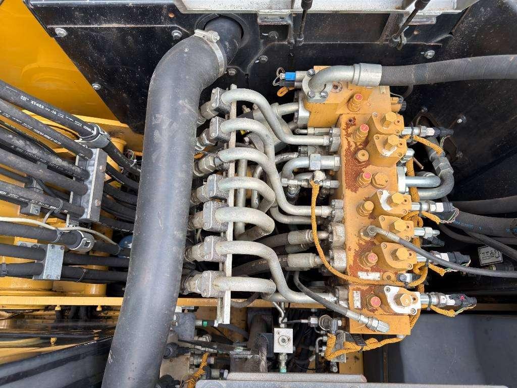 Caterpillar M318F Photo 27