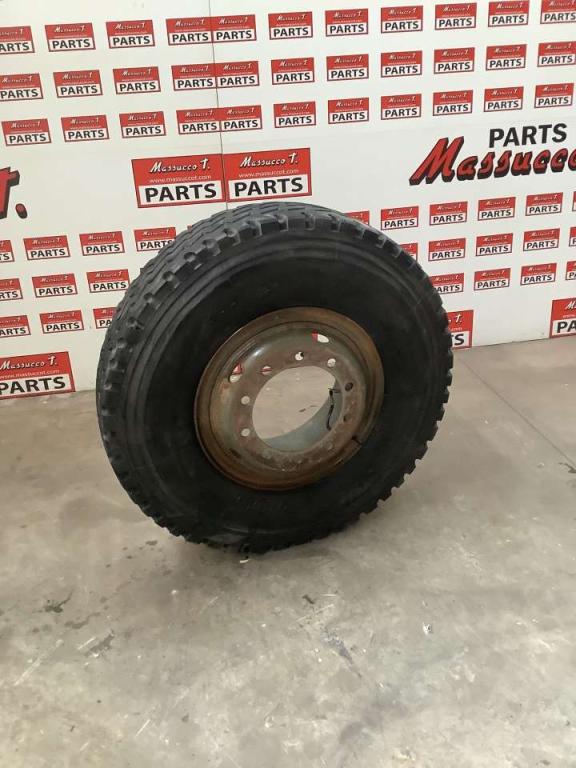 Tire with rim for Iveco 260/330 F 35 Photo 1