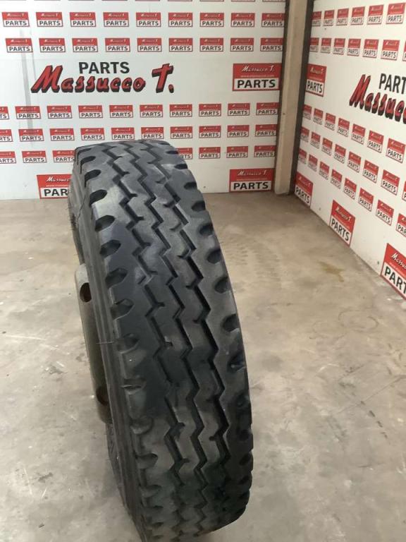 Tire with rim for Iveco 260/330 F 35 Photo 2