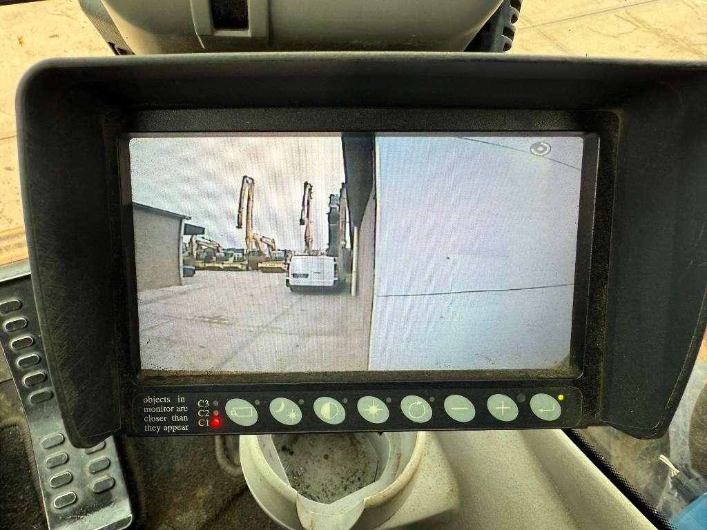 Hitachi ZX250LC-6 - Hammer Lines / Isuzu Engine Photo 10