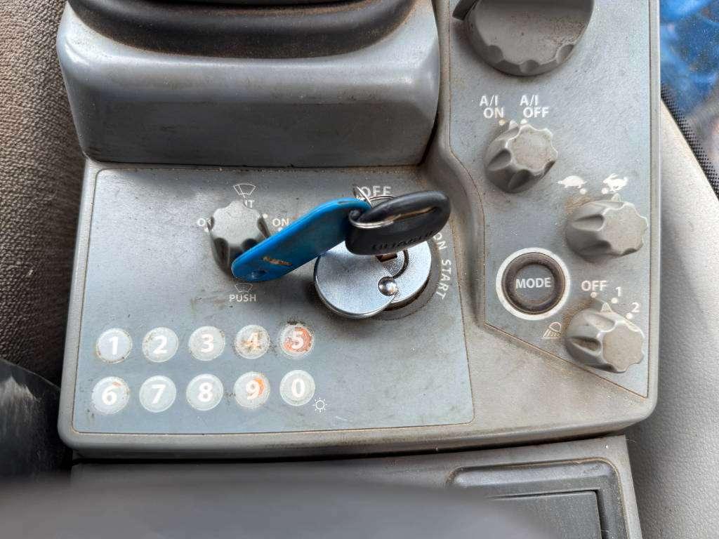 Hitachi ZX250LC-6 - Hammer Lines / Isuzu Engine Photo 14
