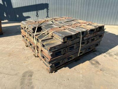 Caterpillar 330C / 330D / 336D / 336E / 336F Shoes sold by Smitma B.V.