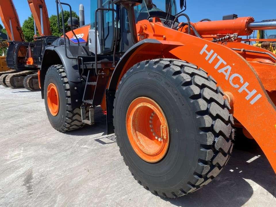 Hitachi ZW250-6 Photo 4