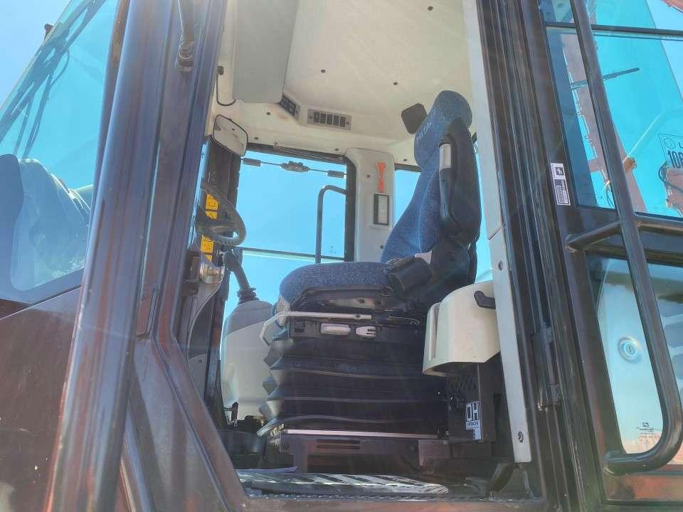 Hitachi ZW250-6 Photo 6