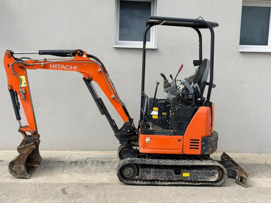 Hitachi ZAXIS 19U Photo 4
