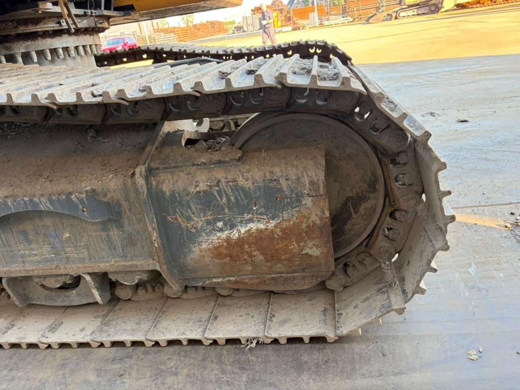 Liebherr R922LC Photo 17