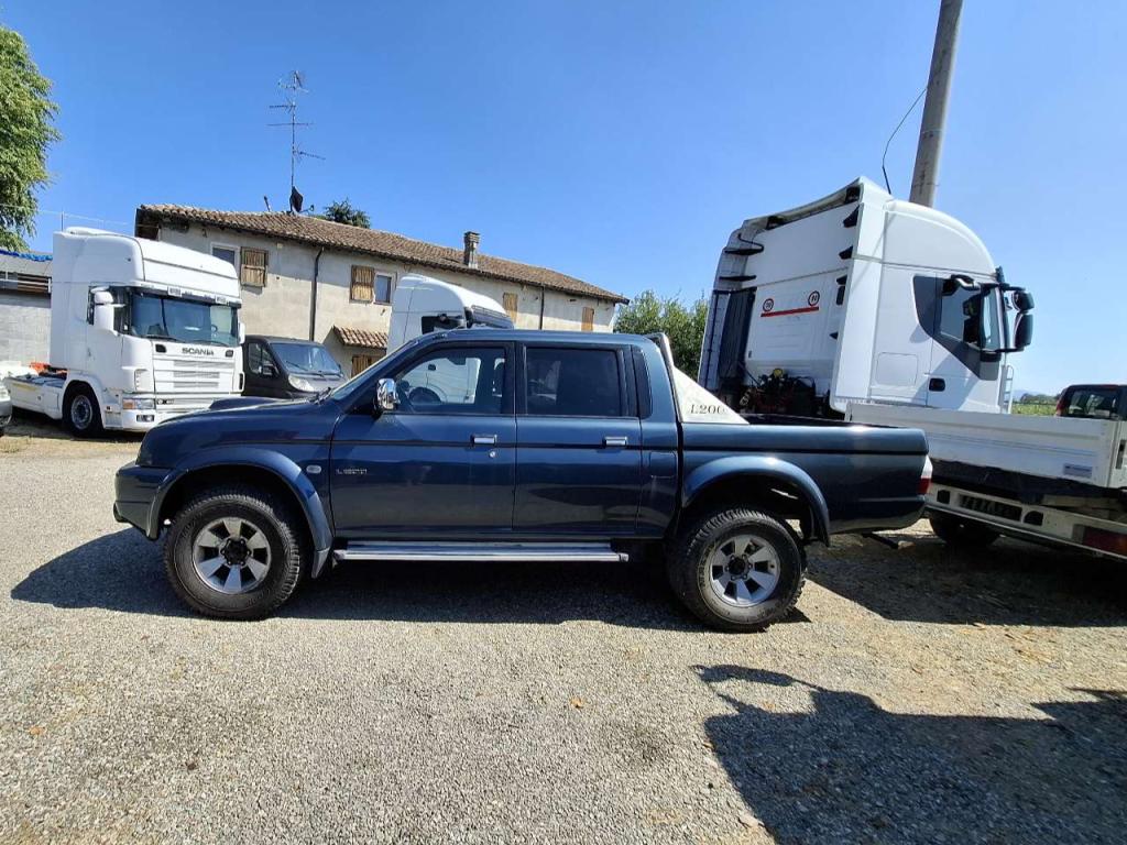 Mitsubishi L200 Photo 2