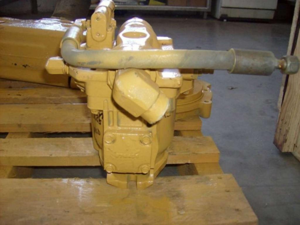 Hydraulic pump for Caterpillar D300D Photo 2