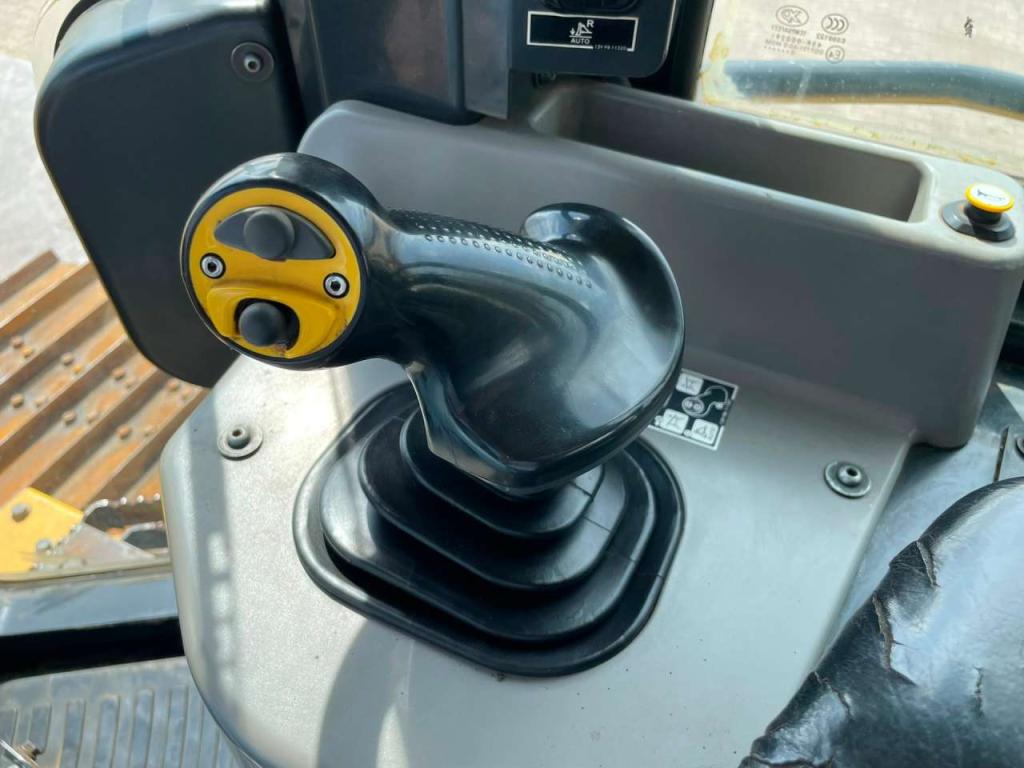 Komatsu D61PXi-24 Photo 24