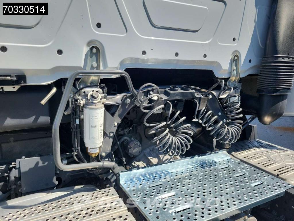 Mercedes-Benz Actros 1851 4X2 BigSpace 2xTanks Photo 13