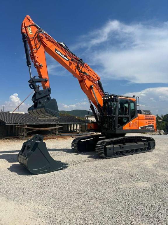 Doosan DX235NLC Photo 1