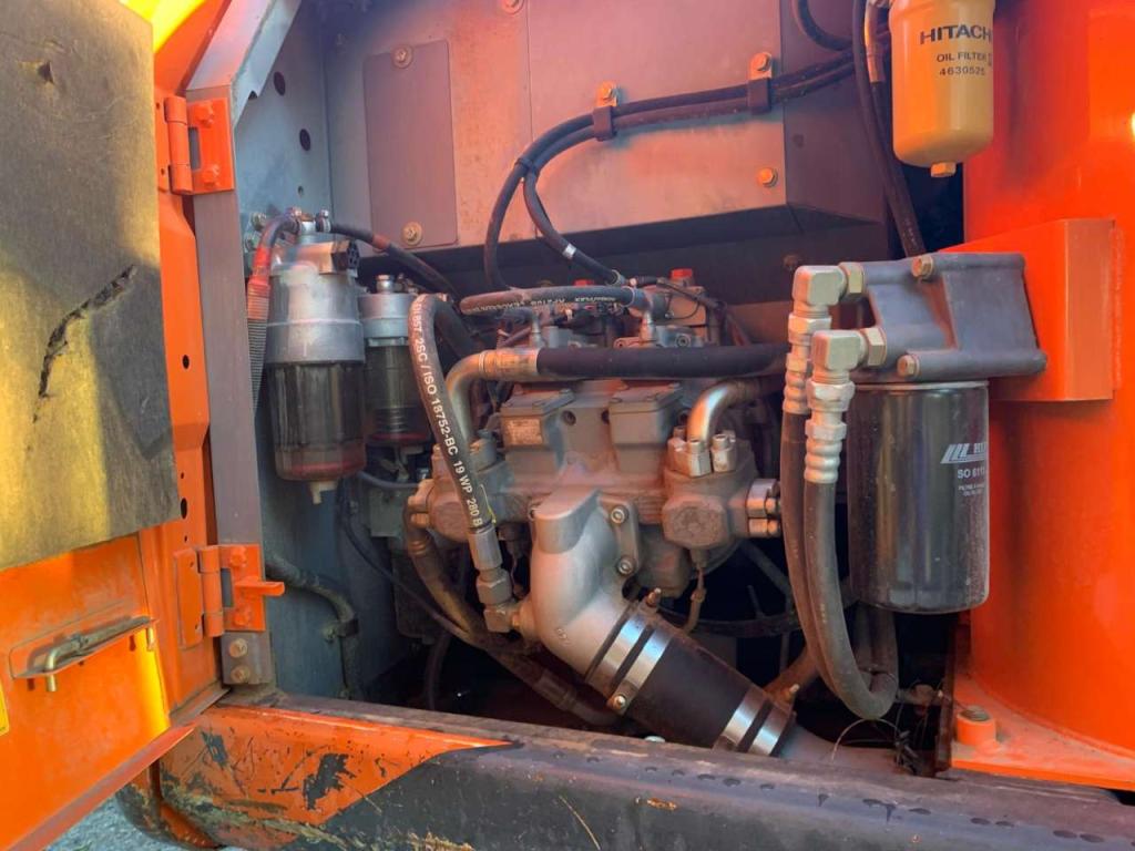 Hitachi ZX 160LC-5B Photo 4